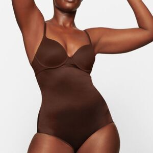 Skims Simply Bare High Waisted Light Compression Brief size XS in cacao NWT
